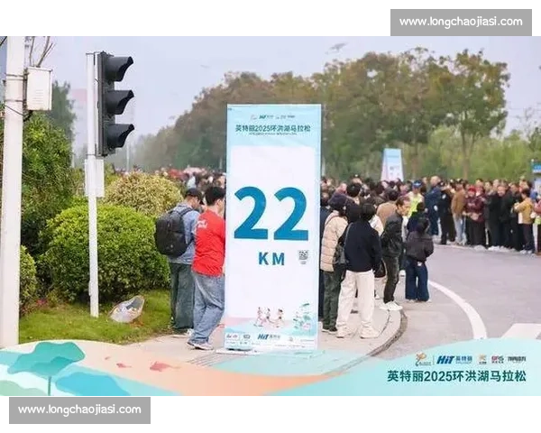 冠军挑担藕，热搜炸锅！2025 洪湖马拉松凭土味出圈